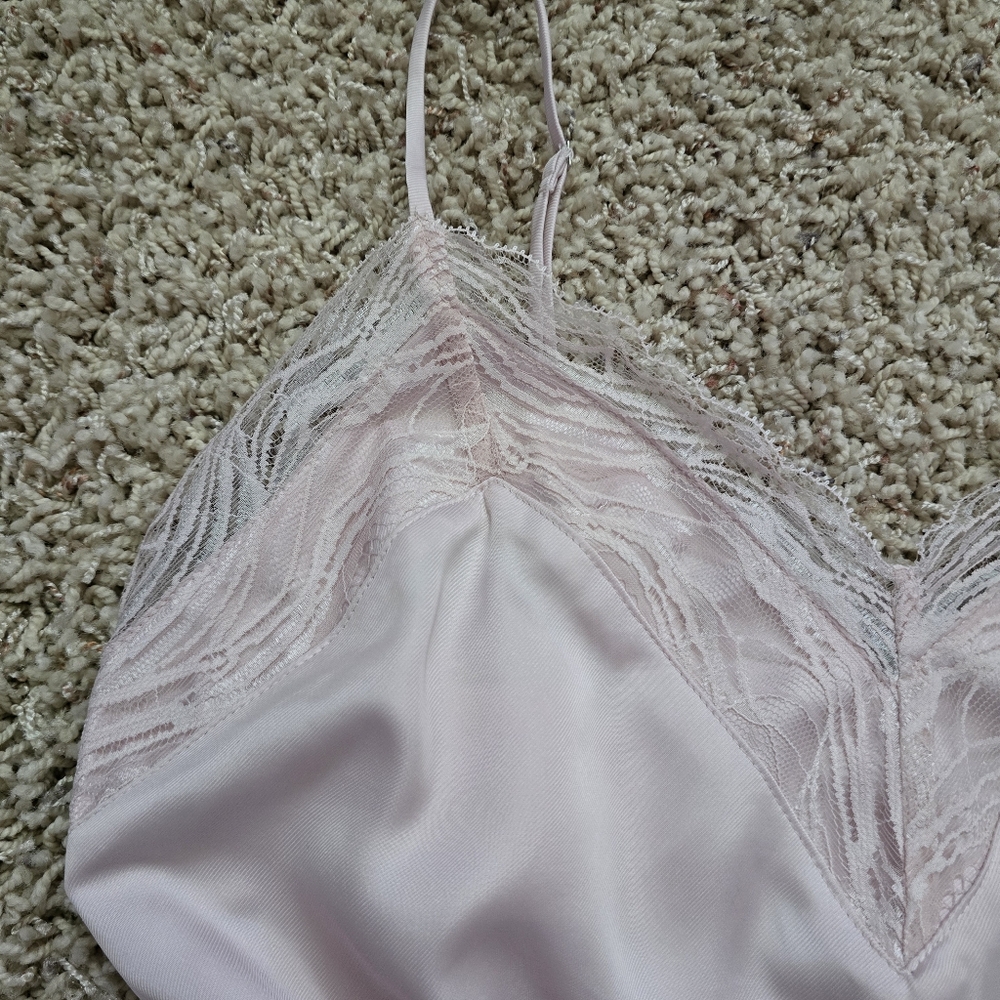 Women's Express Elegant Pink Lace Trim Camisole - Small - Picture 3 of 5